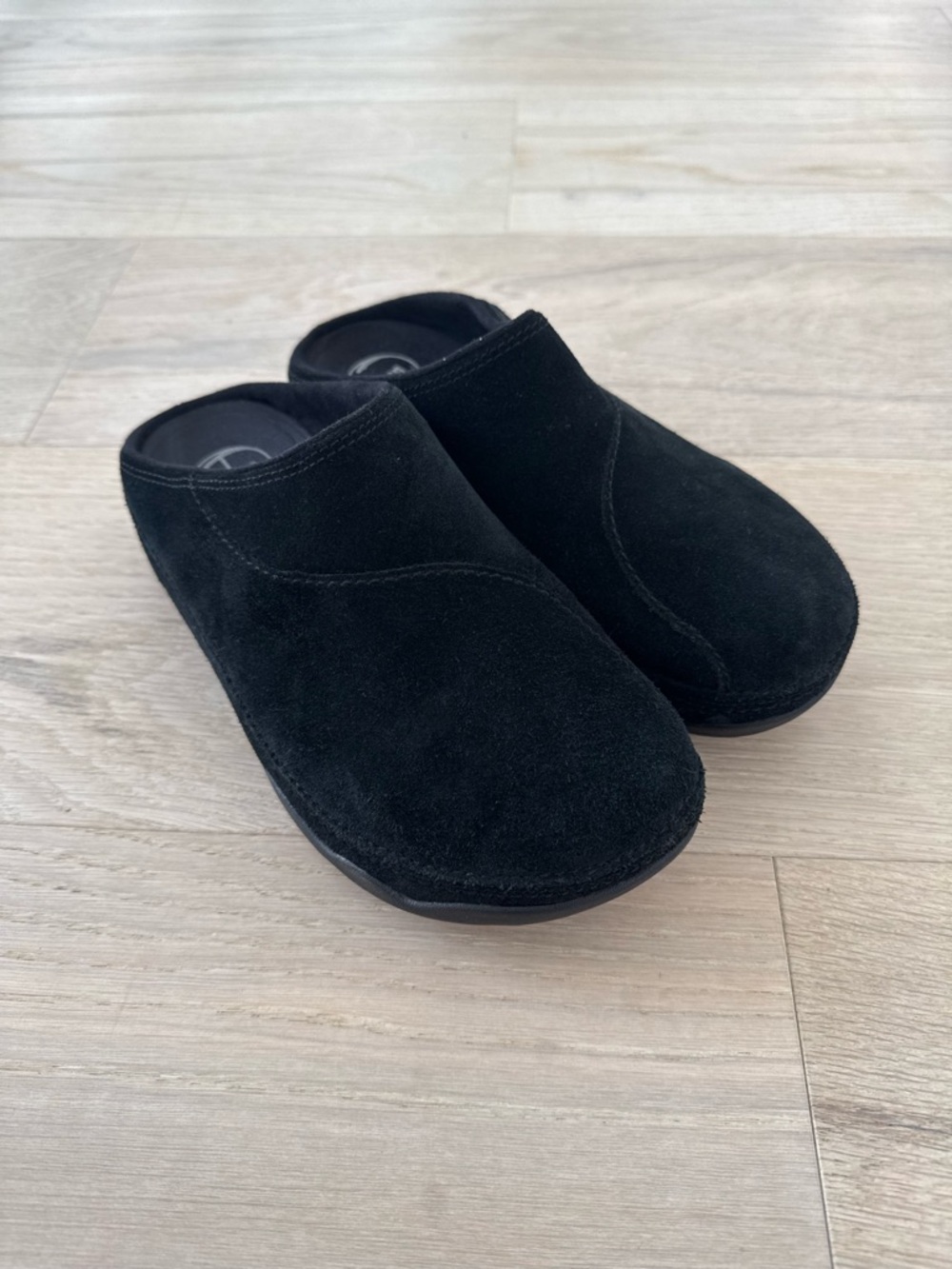 FitFlop Women's Shuv Black Suede Slip On Comfort Mules Clogs size 8